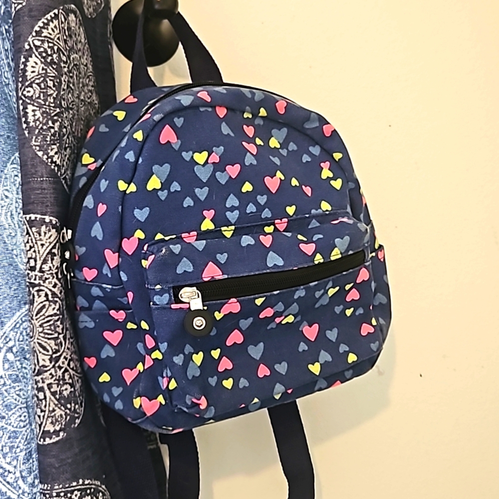 Cute mini heart backpack/purse.